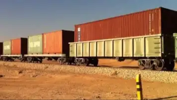 عودة تشغيل قطار بضائع بدمنهور بعد إعادة العربة لمسارها
