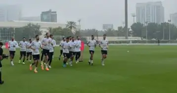 الدوليون يشاركون في تدريبات بيراميدز بدبي