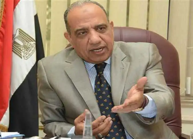 خلال زيارته لشركة الإسكندرية للأدوية.. وزير قطاع الأعمال يتفقد المصانع