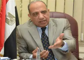 خلال زيارته لشركة الإسكندرية للأدوية.. وزير قطاع الأعمال يتفقد المصانع