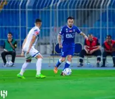 التعاون يتحدى النقص العددي ويسقط الهلال في عقر داره بالدوري السعودي