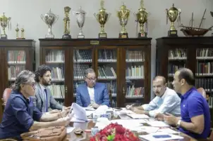الخطيب يناقش مع لجنة التخطيط ترتيبات قطاع الكرة للموسم الجديد
