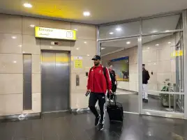 بعثة الأهلي تصل مطار القاهرة بعد الفوز على الاتحاد المنستيري