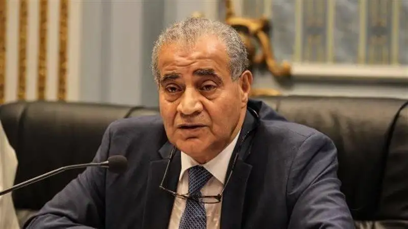 وزير التموين: التنسيق مع البنك المركزي لتوفير الاعتمادات المالية لمستوردي القمح الحر