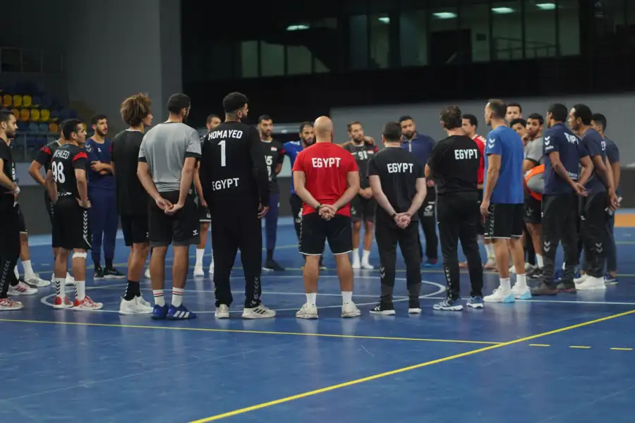 منتخب اليد يختتم تدريباته قبل السفر لمعسكر البحرين