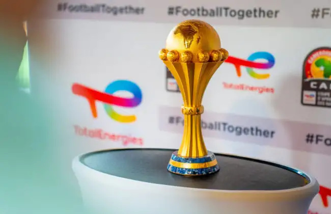 رئيس الكاف يزور كوت ديفوار لتوقيع عقود استضافة كأس الأمم الإفريقية