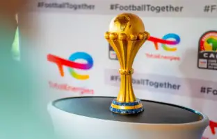 رئيس الكاف يزور كوت ديفوار لتوقيع عقود استضافة كأس الأمم الإفريقية