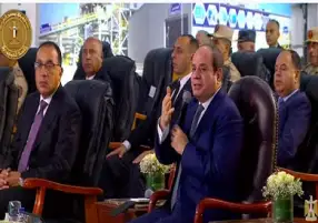 الرئيس السيسي مشجعا القطاع الخاص: شركة واحدة يمكنها العمل بالرمال السوداء لـ400 سنة