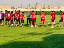 مران خططي لفريق يد الأهلي استعدادًا لمواجهة بنفيكا البرتغالي
