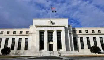 الاحتياطي الفيدرالي يحذر من ركود الاقتصاد الأمريكي