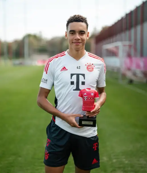 الشاب موسيالا أفضل لاعب في بايرن ميونخ للشهر الثالث تواليا