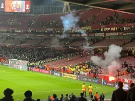 يويفا يوجه أربع تهم لأيندهوفن بعد مواجهة أرسنال بالدوري الأوروبي