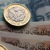 سعر الجنيه الإسترليني عند ذروة 6 أسابيع