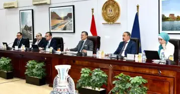 عيسى يبحث مع رئيس هيئة الاستثمار التسهيلات المقدمة للمستثمرين السياحيين وفقا لقانون الاستثمار الجديد