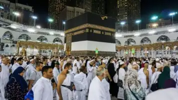 تحرير سعر الصرف يربك رحلات العمرة والسياحة الخارجية مؤقتا