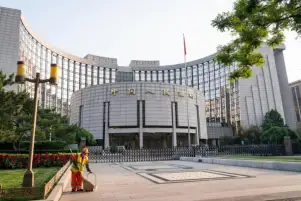 بنك الشعب الصيني يضخ سيولة نقدية في النظام المصرفي لرفع المعنويات