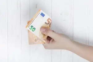 سعر اليورو اليوم مقابل الجنيه المصري في بداية تعاملات الأربعاء البنكية