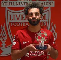 صلاح يفوز بجائزة أفضل لاعب في مواجهة ليفربول ونابولي