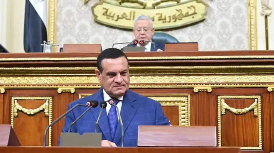 وزير التنمية المحلية يستعرض موقف تحديد الأحوزة العمرانية في المحافظات