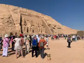 معبد أبوسمبل يستقبل 7 آلاف سائح من مختلف الجنسيات
