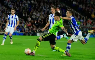 مانشستر يونايتد يثأر من سوسييداد ويخفق في تفادي الدور المؤهل لدور الـ16 بالدوري الأوروبي