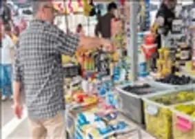 التنمية المحلية: اتخاذ الإجراءات القانونية ضد محتكرى السلع