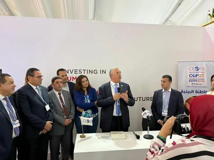 القصير يتفقد جناح الوزارة بالمنطقة الخضراء ويشارك في جلسة تحالف العمل الأهلي والتنموي