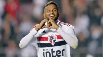 من هو البرازيلي رينالدو المرشح للانتقال إلى الأهلي؟