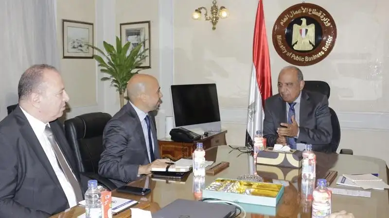 وزير قطاع الأعمال يبحث مع "ABB" السويسرية سبل تعزيز التعاون المشترك