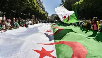 الجزائر تعتمد سعر 60 دولارًا لبرميل النفط في مشروع الميزانية الجديد