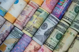 أسعار العملات اليوم في بداية التعاملات بالبنوك مقابل الجنيه المصري