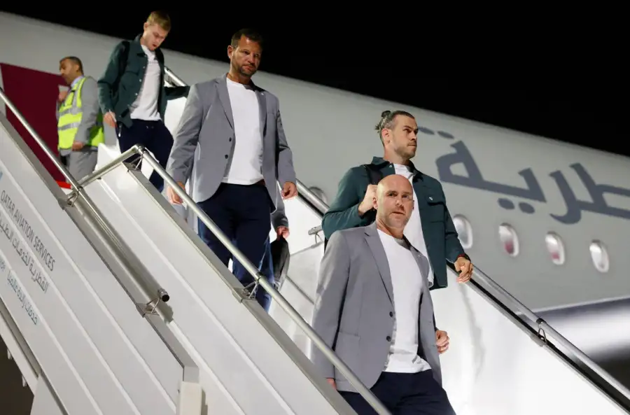 بعثة منتخب ويلز تصل إلى الدوحة للمشاركة في نهائيات كأس العالم