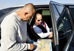 السيسي يتفقد الأعمال الإنشائية لتطوير عدد من الطرق والمحاور بالقاهرة الكبرى