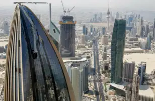 الكويت..الإيرادات النفطية القوية تسهم في تقليص العجز المالي