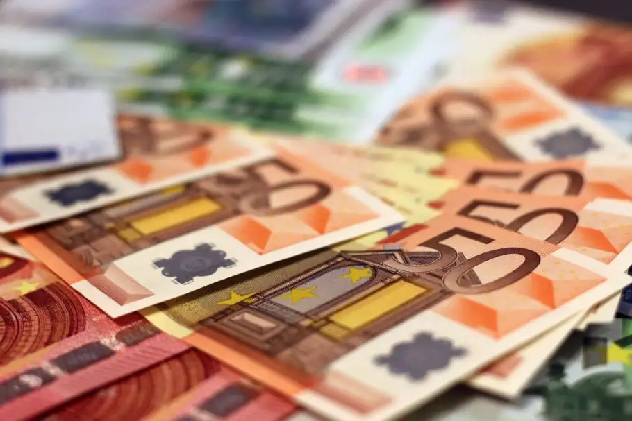 سعر اليورو اليوم الأربعاء 23-11-2022 فى بداية التعاملات البنكية مقابل الجنيه