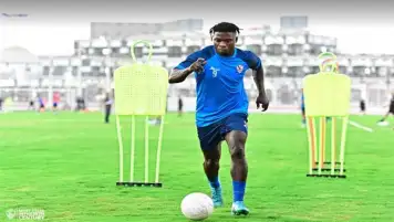 بعد انتهاء أزمته.. برنامج تأهيلي خاص لأكينيولا في تدريبات الزمالك