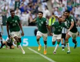 حكم برازيلي يدير مباراة السعودية وبولندا في كأس العالم 2022