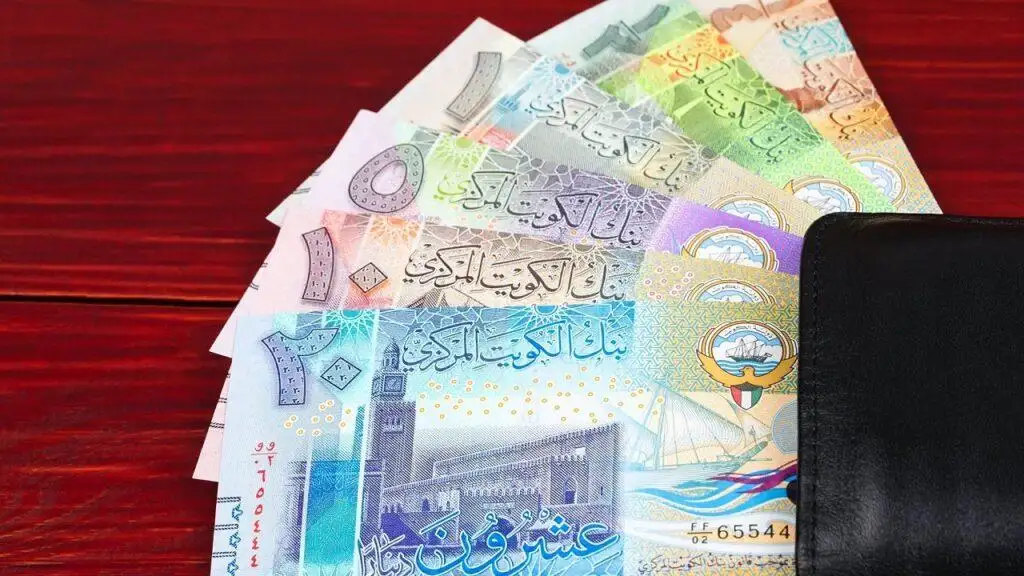 سعر الدينار الكويتي اليوم الإثنين 28-11-2022 مقابل الجنيه في بداية التعاملات البنكية