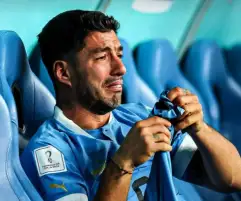 كأس العالم.. سواريز ينهار بالبكاء عقب خروج بلاده من كأس العالم