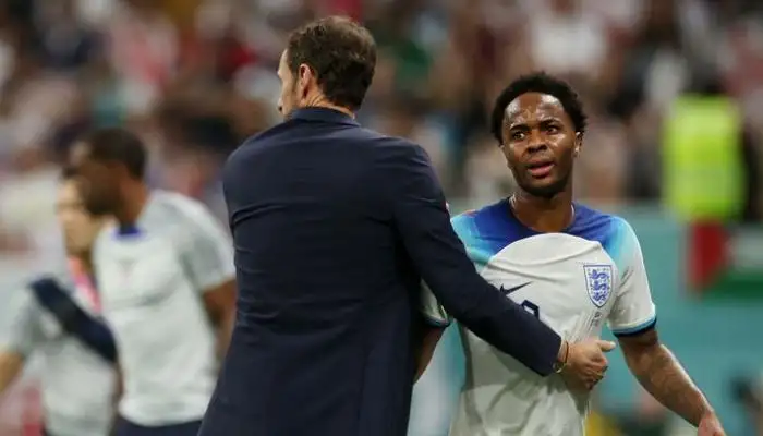 كأس العالم.. تقارير تكشف سبب مغادرة سترلينج معسكر منتخب إنجلترا