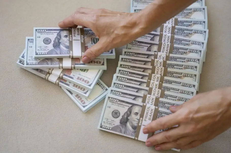 سعر الدولار اليوم الإثنين 5-12-2022 مقابل الجنيه في بداية التعاملات البنكية