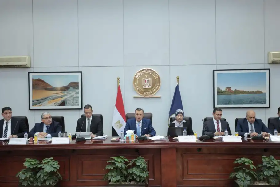 وزير السياحة يترأس الاجتماع الثالث للجنة الدائمة لتراخيص المنشآت الفندقية والسياحية
