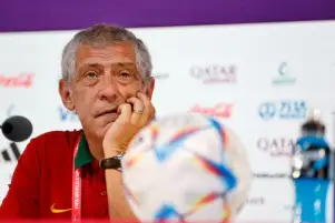 مدرب البرتغال: ارفعوا أيديكم عن رونالدو