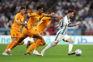 أبوتريكة: ميسي أعظم لاعب في التاريخ.. ولديه 4 عيون