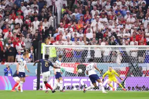 ديربي المانش.. قذيفة تشواميني تضع فرنسا في المقدمة أمام إنجلترا بالشوط الأول