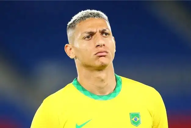 بيليه يدعم ريتشارلسون بعد خروج البرازيل من كأس العالم