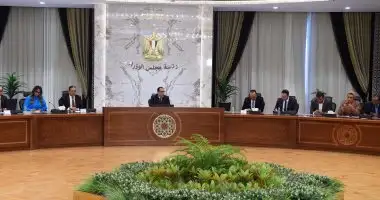 رئيس الوزراء: مهلة أسبوعين لكل المنافذ التجارية لوضع الأسعار على السلع