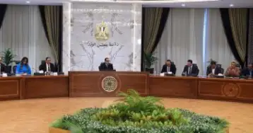 رئيس الوزراء: مهلة أسبوعين لكل المنافذ التجارية لوضع الأسعار على السلع