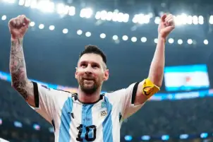 كأس العالم.. هل يكون سان جيرمان تميمة ميسي للقب؟