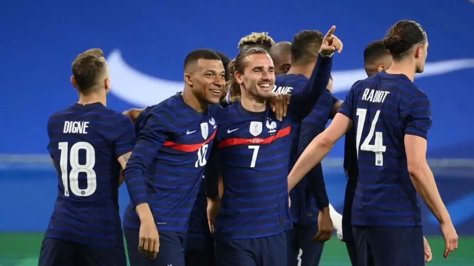 كأس العالم.. تقارير: إصابة 3 لاعبين من فرنسا بفيروس الإبل قبل مواجهة الأرجنتين